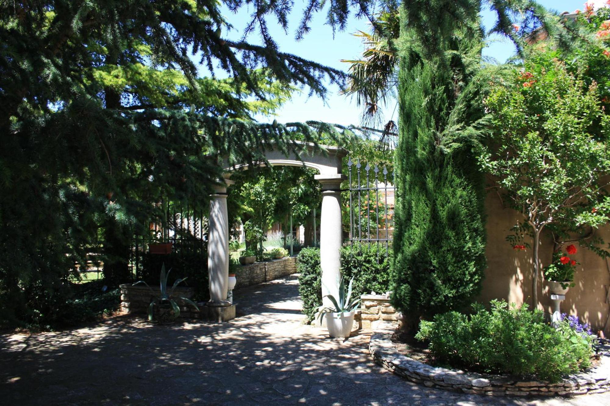Villa Thebaide Chambres D'Hotes Laudun Exterior foto